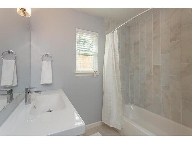 Building Photo - 7413 Albacore Dr