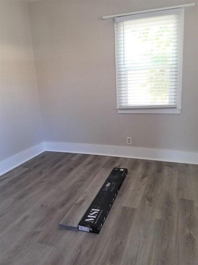 Building Photo - 401/403 Johnson