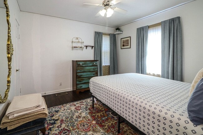 Building Photo - Nice Midtown Bungalow