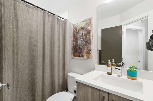 Building Photo - Modern City Living Near Downtown Denver Av...
