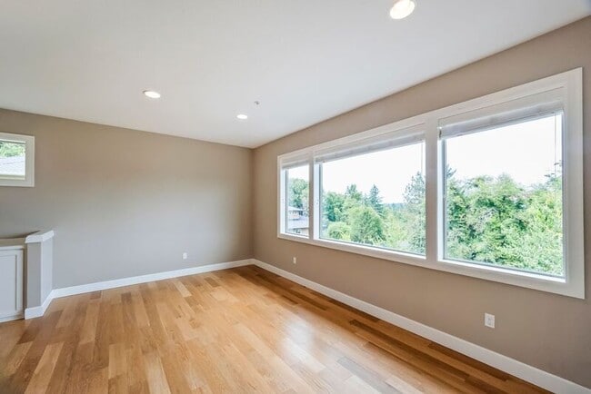 Building Photo - 307 NW Meridian Ridge Ct