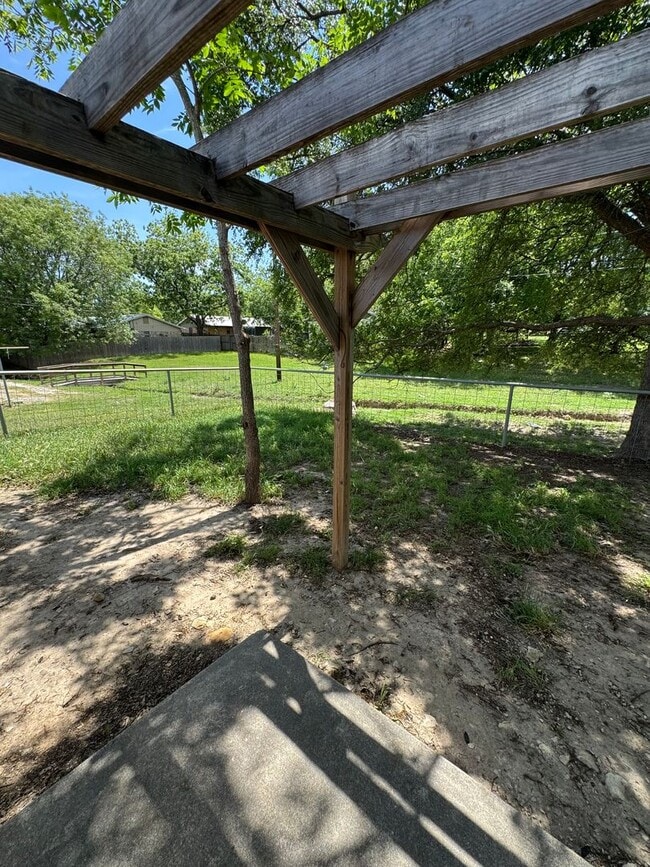 Building Photo - 3/1.5 Brick Home in West Lampasas