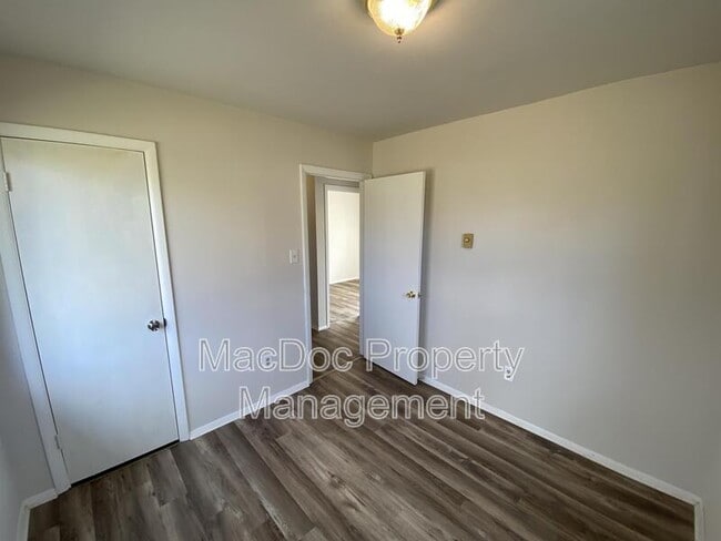 Building Photo - 6037 Rosedale Dr