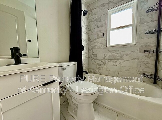 Building Photo - 305 Lake St