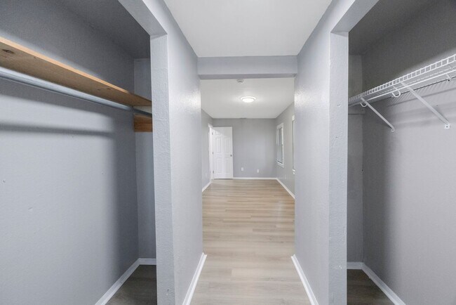 Building Photo - Cute 3bdrm/1bath House ** Section 8 OK ** ...
