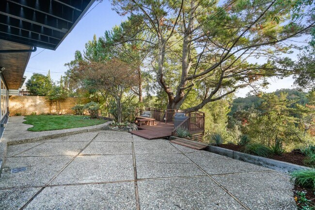 Building Photo - 3811 Farm Hill Blvd