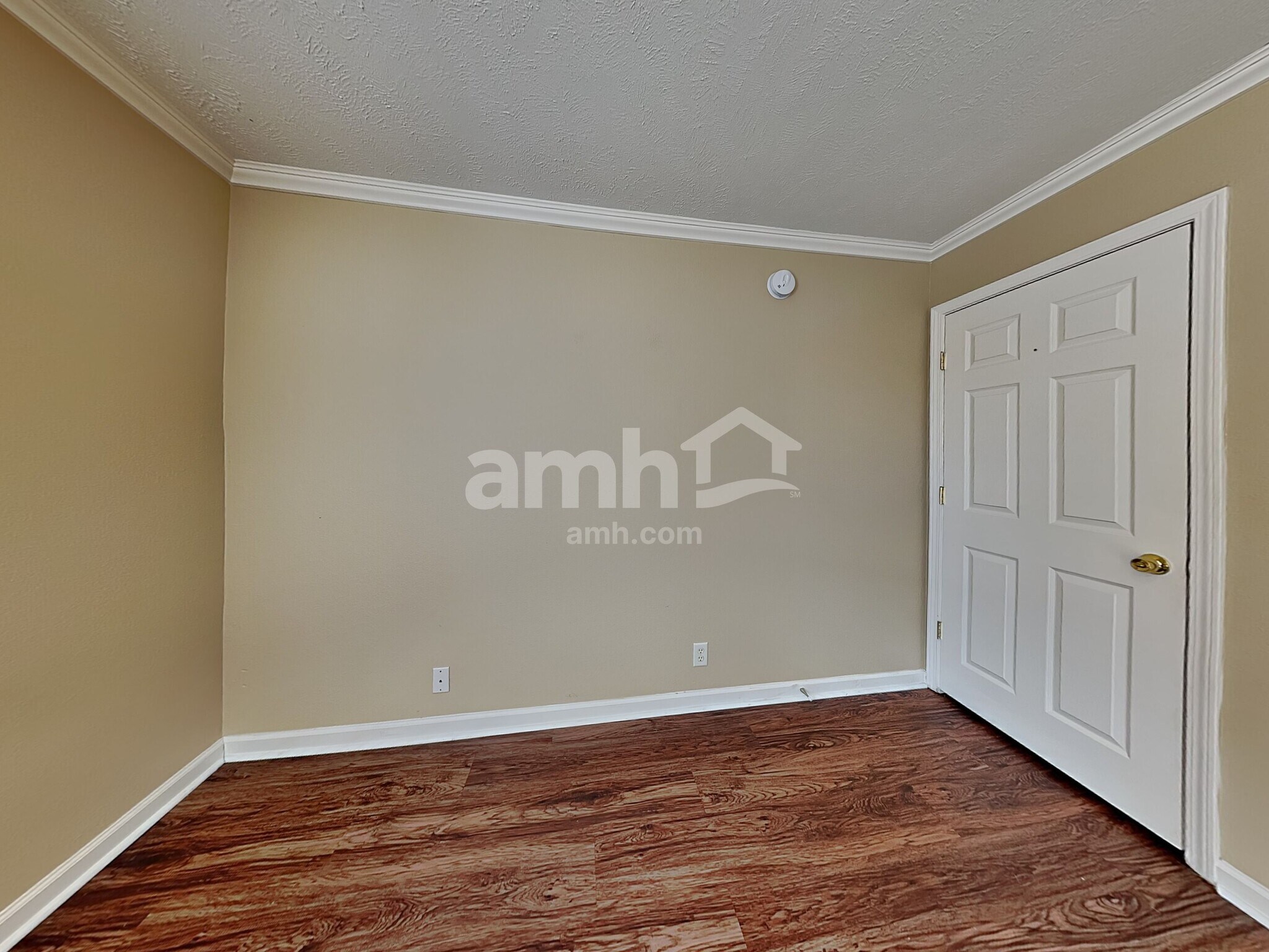 Building Photo - 1104 S Hampton Close