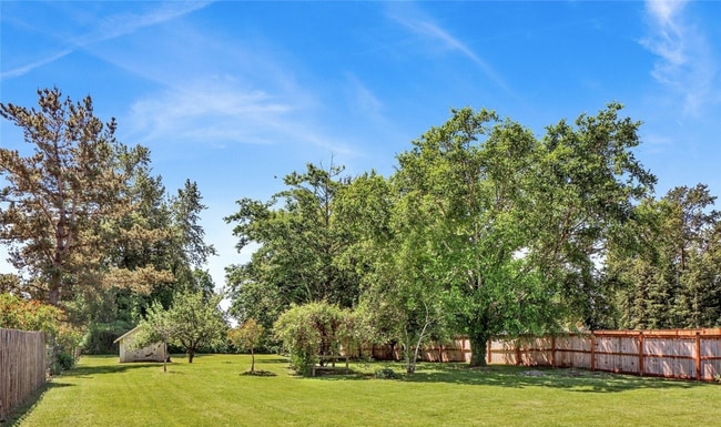 Building Photo - $1000 off first month rent w/ 12-month lea...