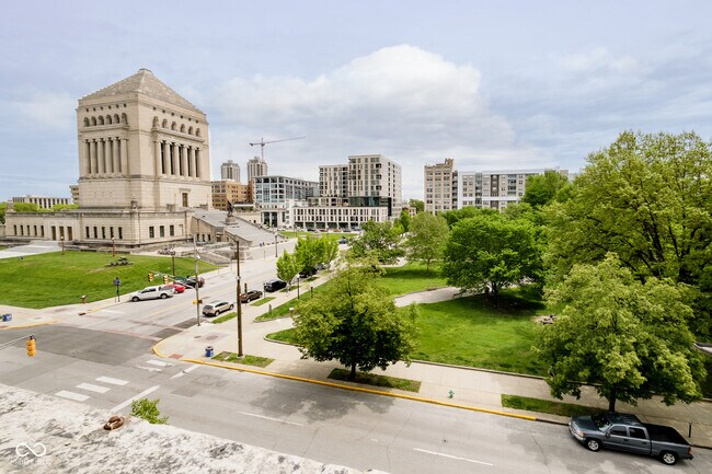 Building Photo - 350 N Meridian St