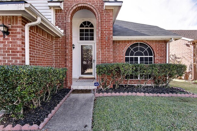 Building Photo - 2927 Chanute Dr