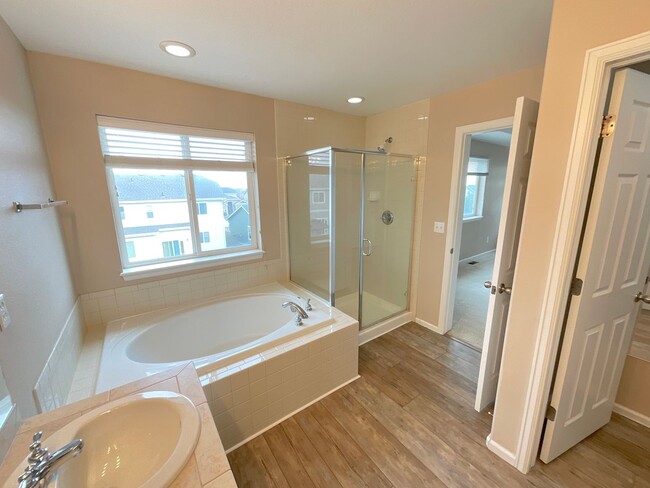 Building Photo - 4 Bedroom Home Available Near Black Forest...