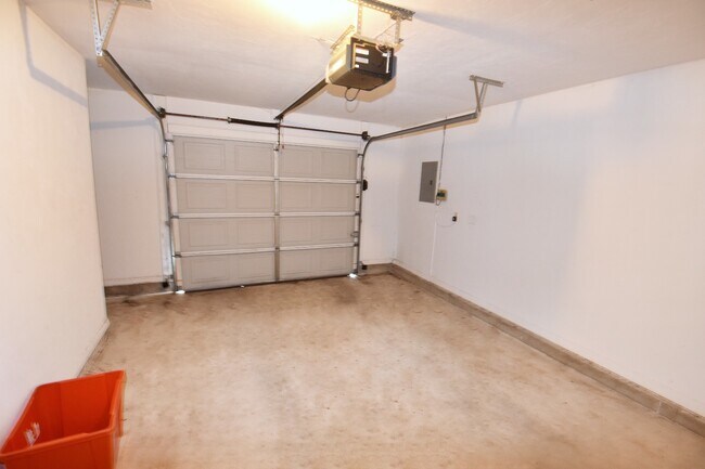 Building Photo - * RENT SPECIAL $200 OFF RENT NEW PRICE $21...