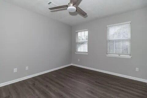 Building Photo - 305 Hazelnut Dr