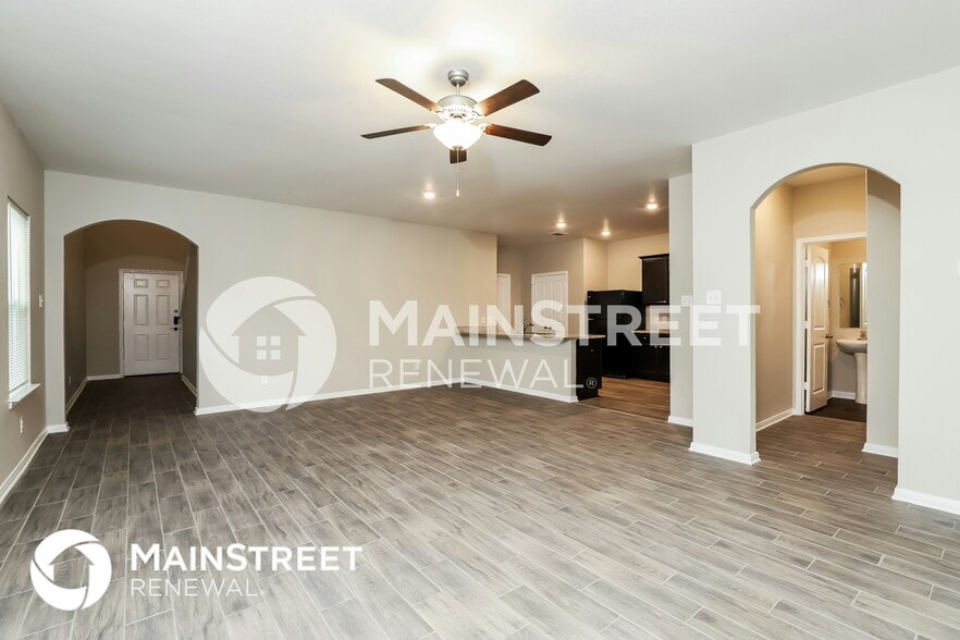 Building Photo - 629 Greenway Trl