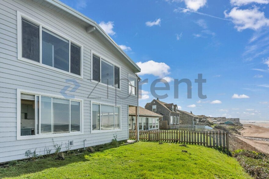 Building Photo - 3549 NW Jetty Ave