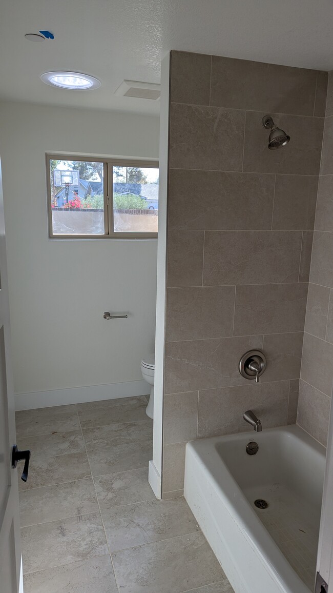 Guest Bath Tub/Shower - 7638 E 4th St