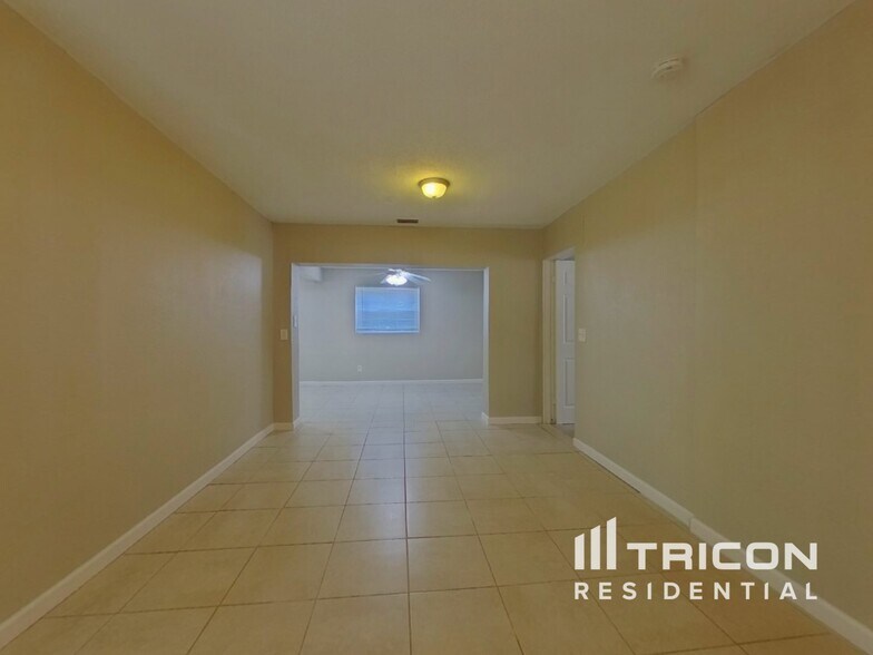 Building Photo - 15375 Hopedale Ln