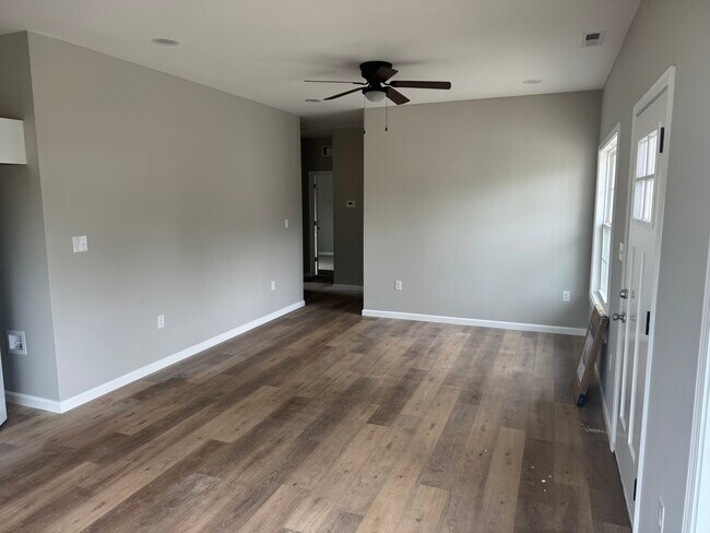 Building Photo - 619 Mayes Ln