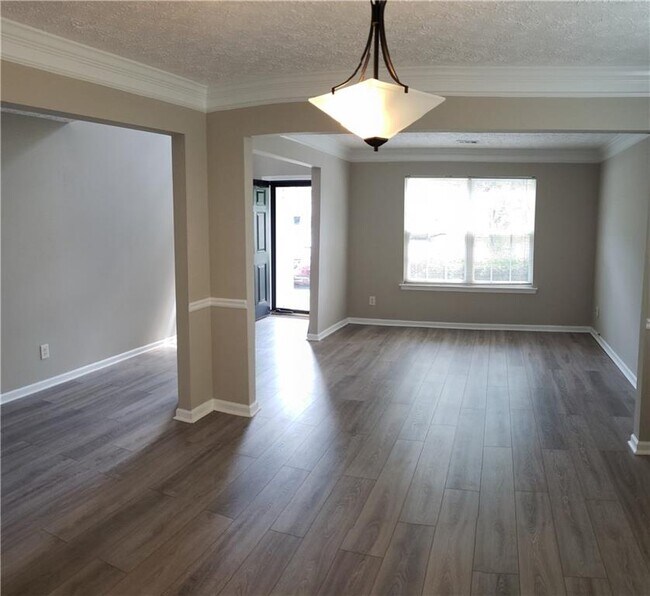 Building Photo - 204 Wild Flower Ln