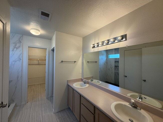 Building Photo - 3 Bedroom Single Story Home Available Near Unser Blvd NW & Irving Blvd NW