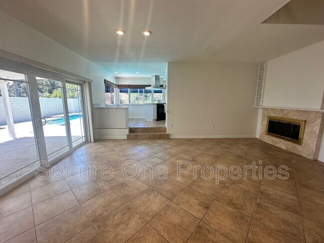 Building Photo - 288 W Siesta Ave