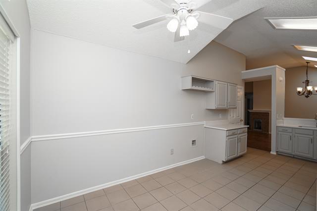 Building Photo - 5013 Hearthcrest Dr