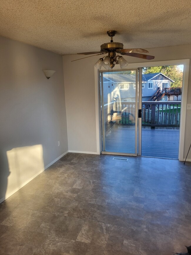 Building Photo - Rental