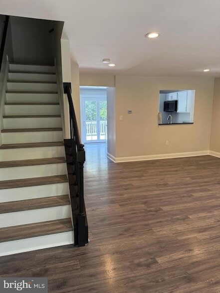 Building Photo - 111 Ridge Ct