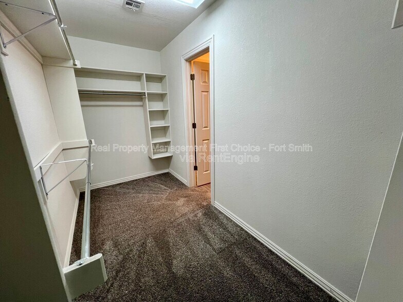 Building Photo - 6623 Leightyn Ln