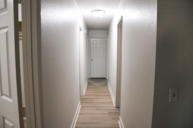 Building Photo - 1271 N Mosswood Dr