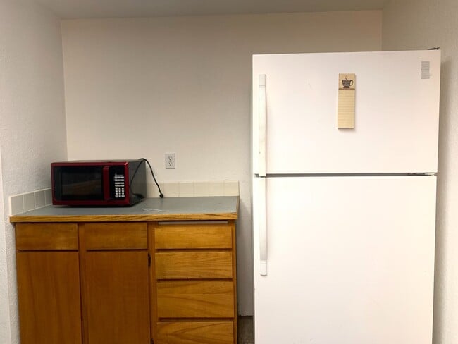 Building Photo - Country living