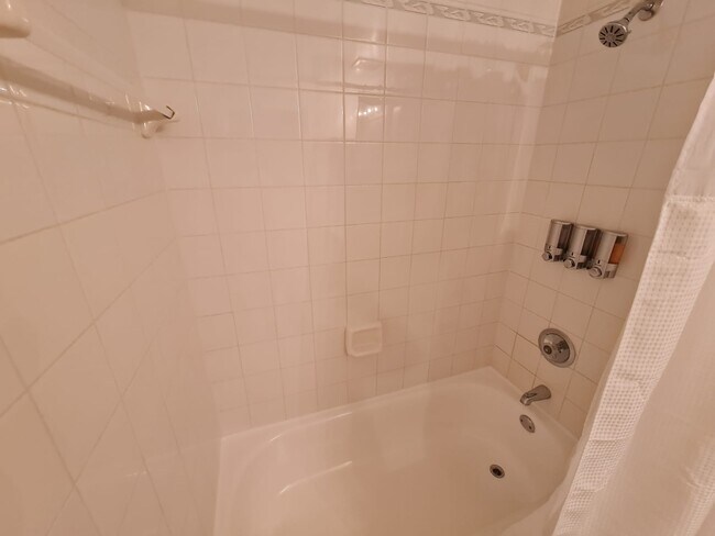 Building Photo - 705 SW 148th Ave