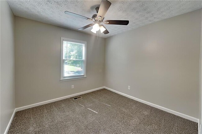 Building Photo - 804 Oak Trce
