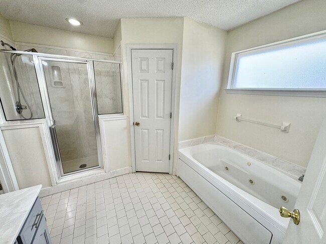 Building Photo - 1468 S Goodlett Grove Cove