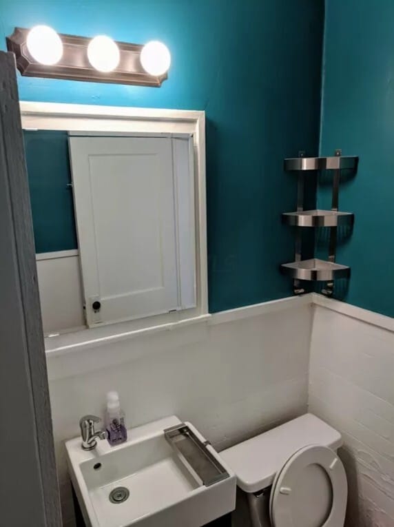 Building Photo - 223 E Maynard Ave