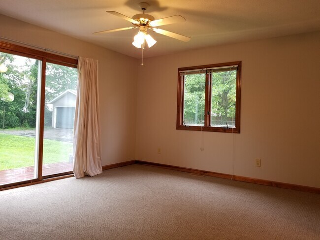 Building Photo - * August 2026* GREAT 3 Bed House!!