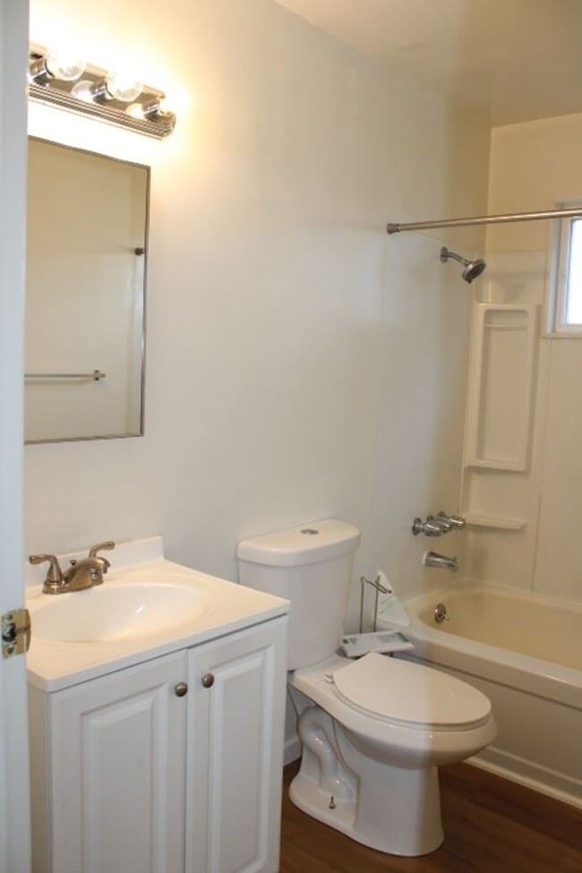 Building Photo - 5234 Sacramento Ave