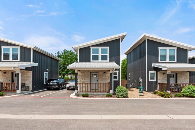 Building Photo - 20 Tate Village