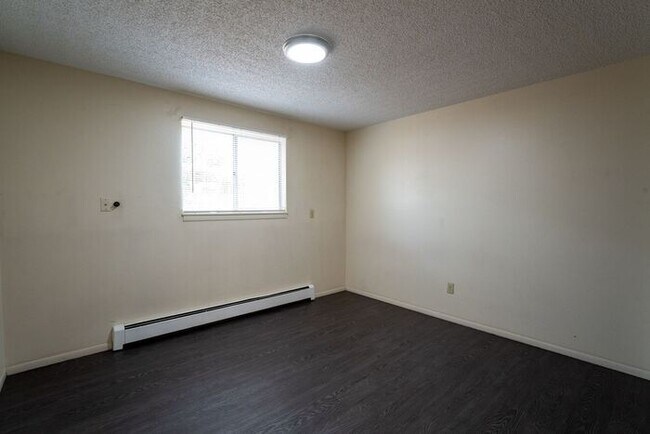 Building Photo - Spacious 2 Bedroom 1 Bath Near CSU and Old...