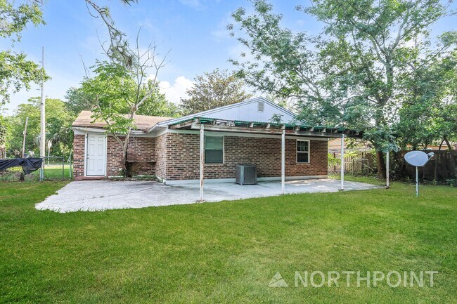 Building Photo - 3 BR/2BA | Newly Renovated Single Family Home | 1-Car Covered Parking | Front yard!