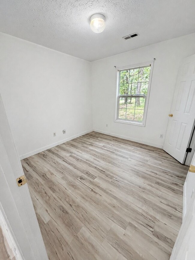 Building Photo - 4031 White Oak Rd