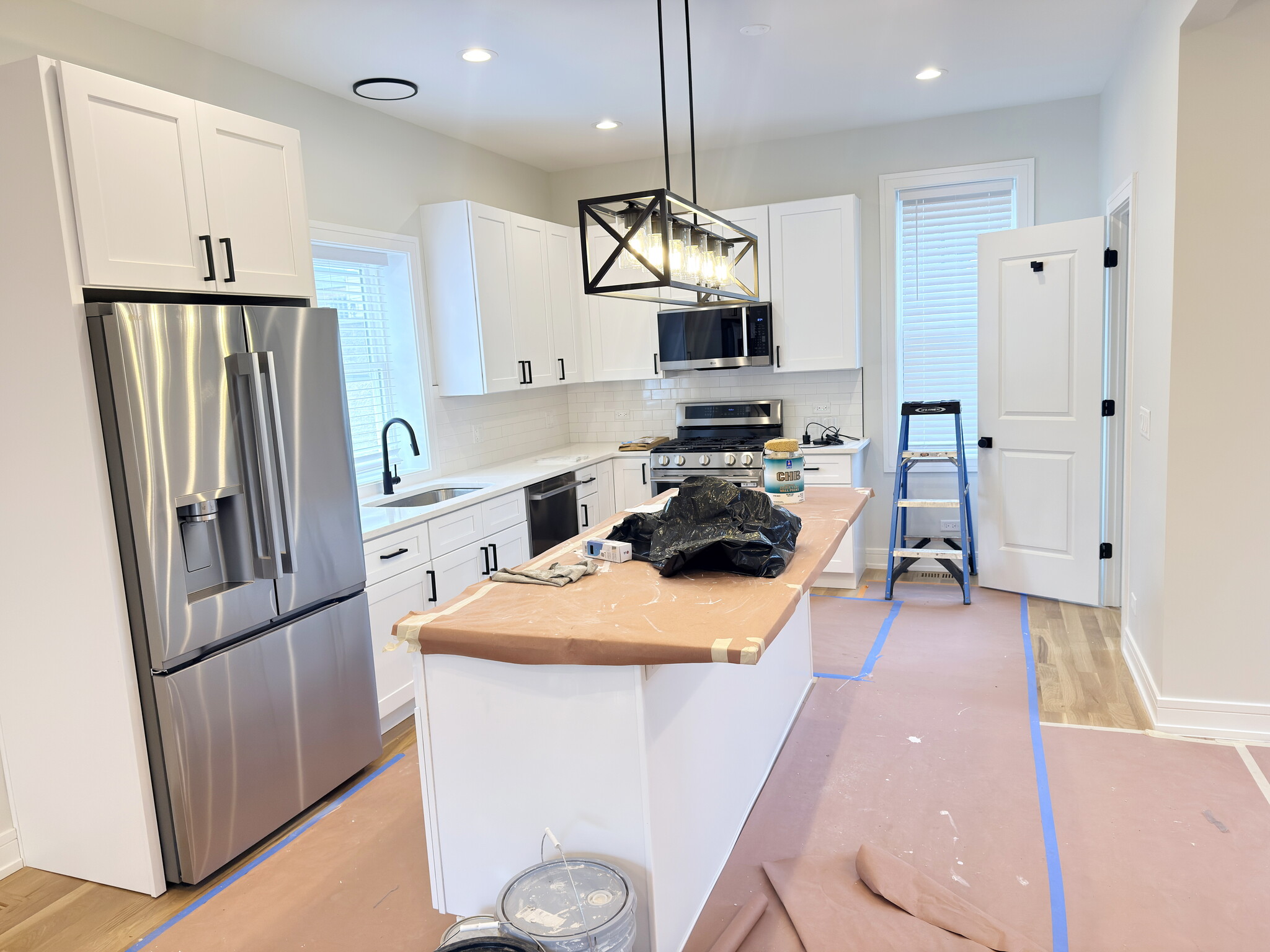 Building Photo - 858 N Paulina St