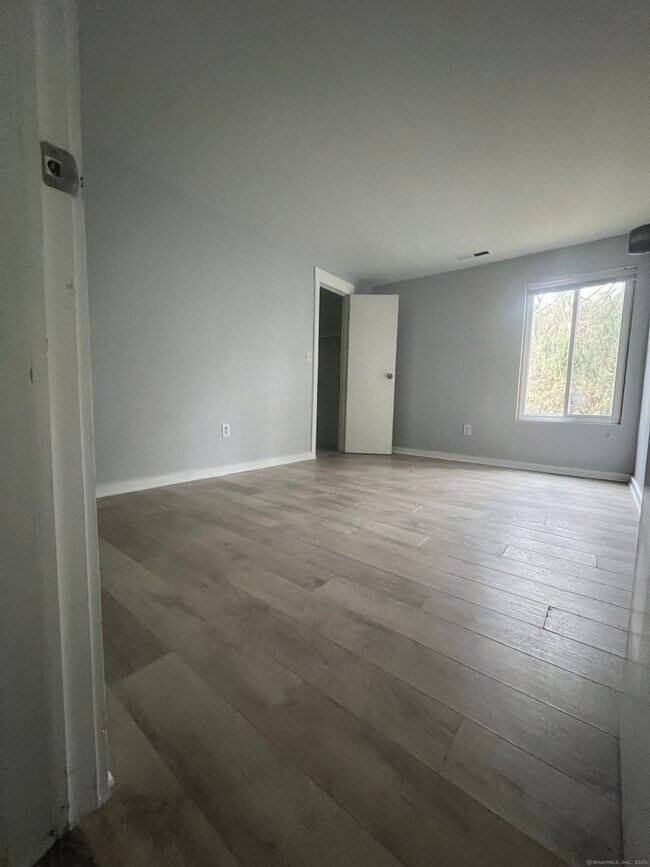 Building Photo - 140 Shepard Ave