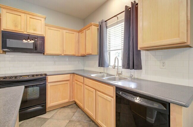 Building Photo - 2143 W Marconi Ave