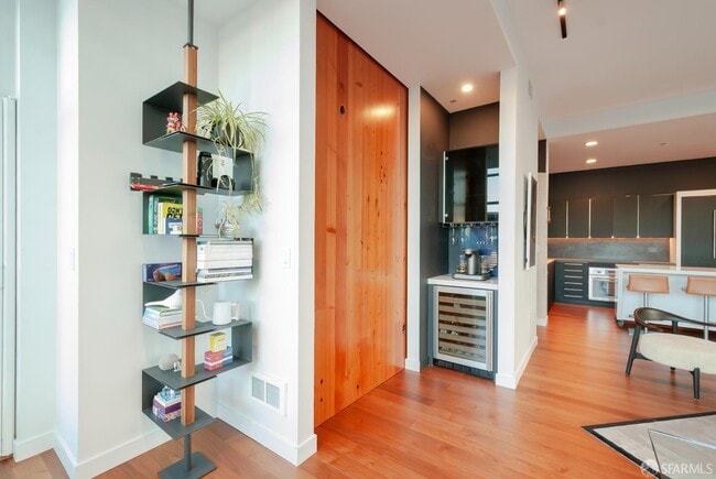 Building Photo - 1160 Mission St