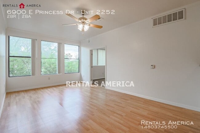 Building Photo - Beautiful Condo in Larronata