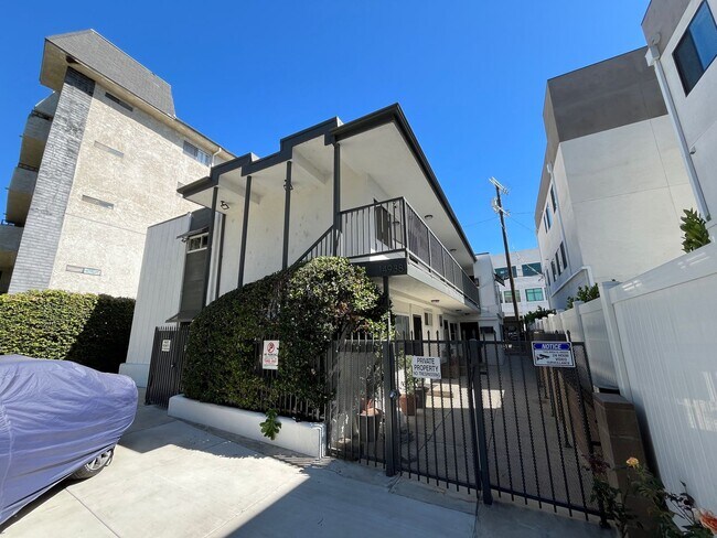 Primary Photo - MOORPARK (14938) APT