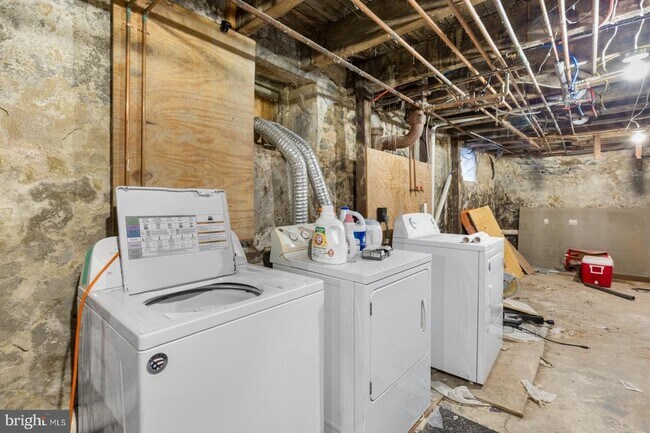 Building Photo - 113 Sumac St