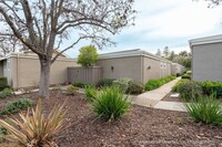 Building Photo - Spacious & Bright Los Gatos Home w/AC and ...