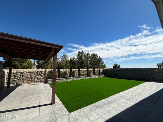 Building Photo - 4828 Marisabel Azcarate St